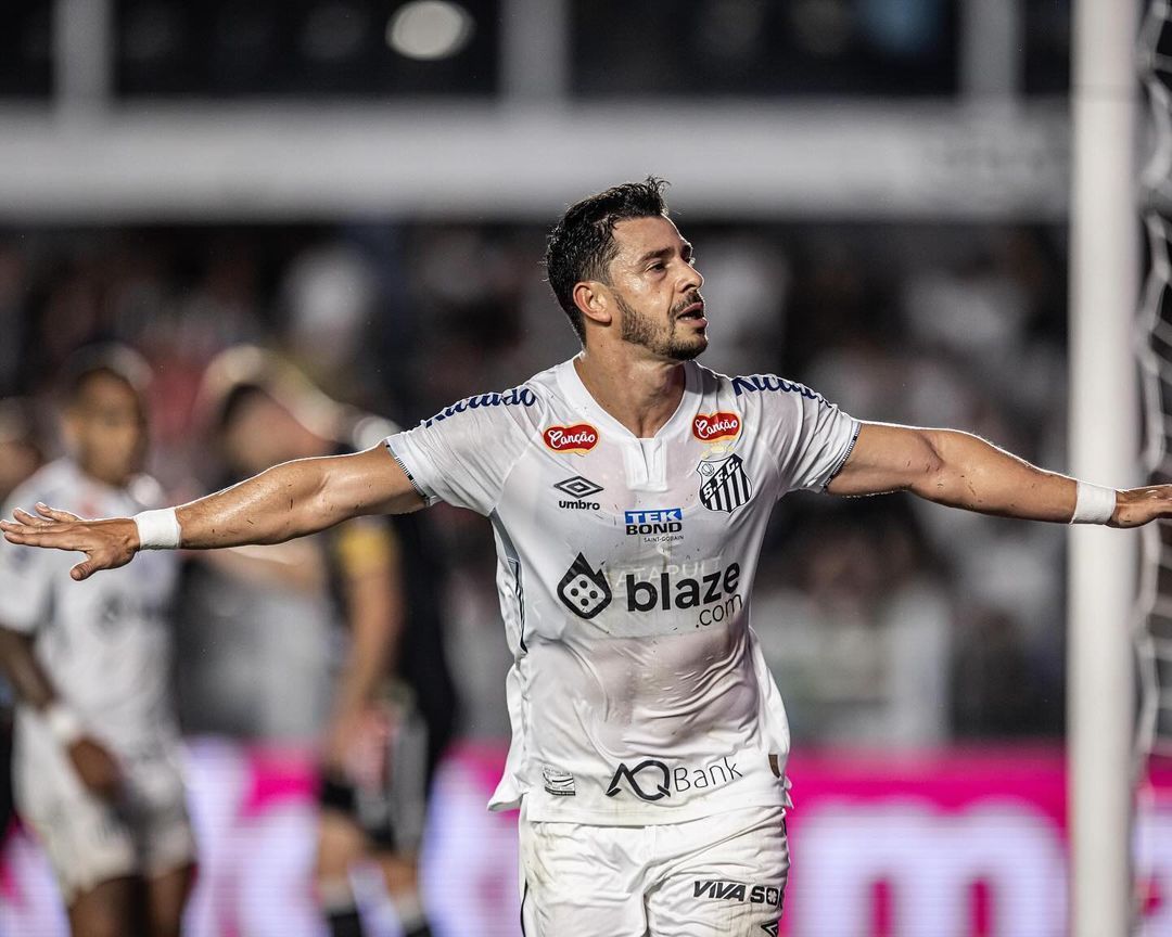 Santos bate Operário-PR e dorme na liderança da Série B