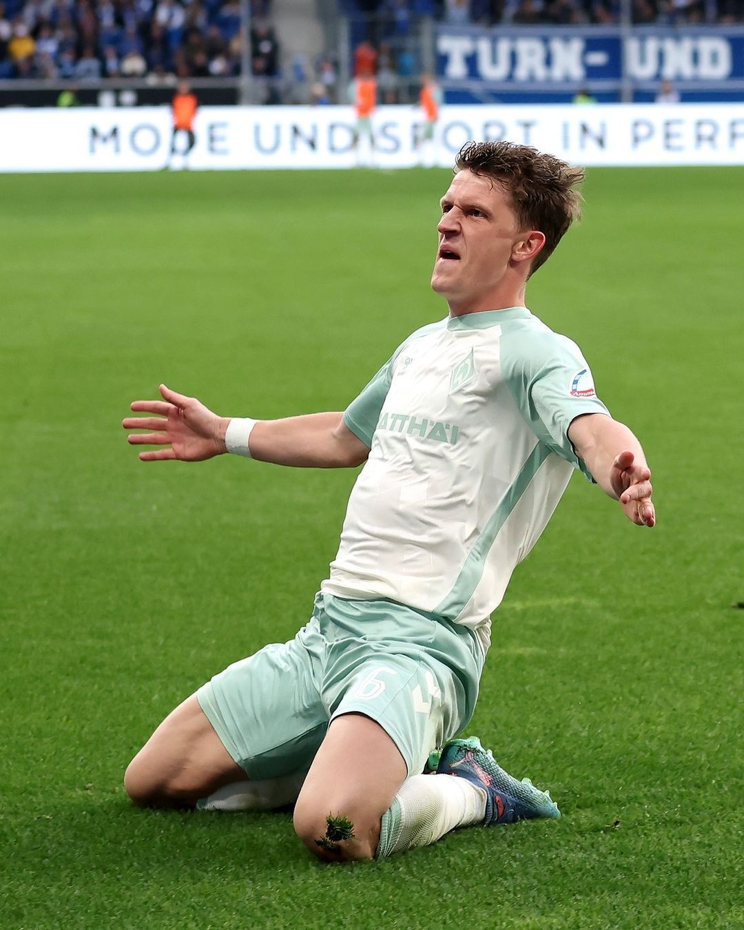 Com um a menos, Hoffenheim leva virada do Werder Bremen no Campeonato Alemão