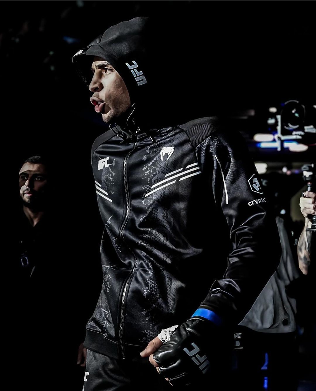 Nova estrela brasileira do UFC revela quantos cigarros fuma por dia