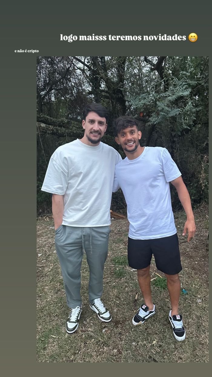 Joaquín Piquerez e Gustavo Scarpa em encontro nesta sexta-feira (11)