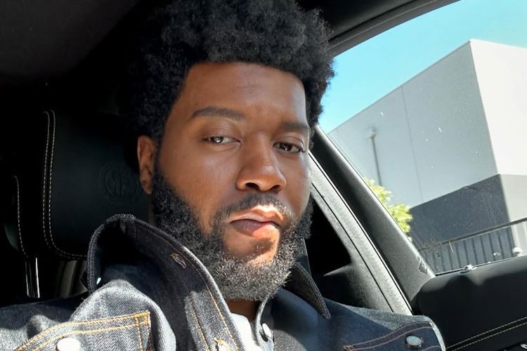 Cantor Khalid se assume gay após polêmica nas redes sociais