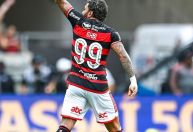 Com dois gols contra o Atlético, Gabigol ultrapassa marca de Ronaldo em finais
