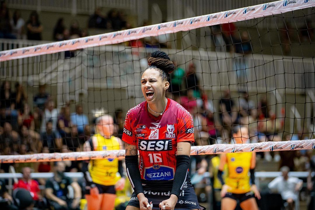 Vôlei: Sesi Bauru vence Dentil Praia Clube e derruba último invicto da Superliga