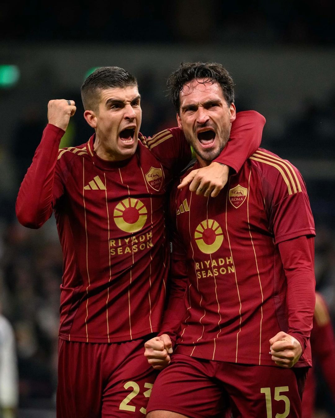 Roma marca no fim e empata com Tottenham, que deixa G8 da Liga Europa