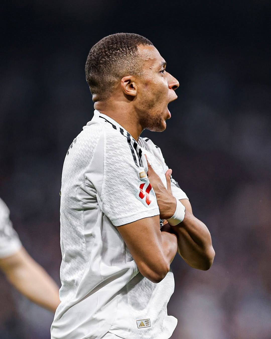 Mbappé marca, Real bate Getafe e cola na liderança da La Liga
