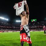 Ídolo espanhol, Jesús Navas é homenageado pela torcida do Sevilla; veja