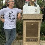 Ídolo do Corinthians, Neto vai às lágrimas em inauguração de busto no Parque São Jorge