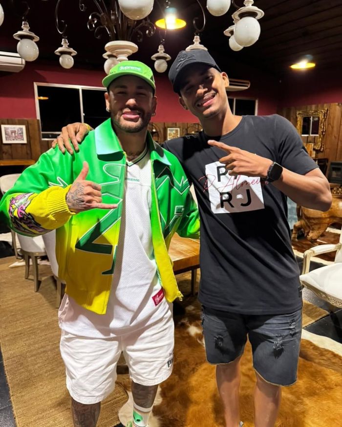 Leleti não escondeu a euforia ao relatar encontro com Neymar