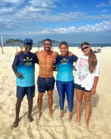 Sofia fez sua primeira aula de vôlei de praia