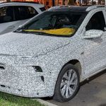 SUV do Chevrolet Onix é flagrado fora do Brasil e tem data de estreia confirmada