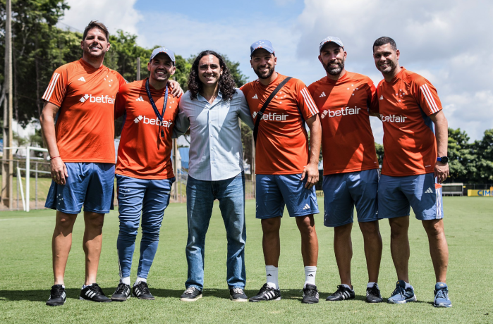 Da esquerda para a direita: Damián Ayude (auxiliar), Nicolás Larcamón, Sorín, Juan Cruz Monaco (preparador físico), Javier Berges (treinador-adjunto) e Wallace Espada (médico)