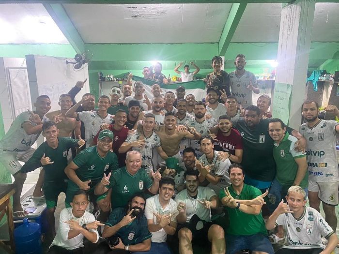 Elenco do Sousa-PB comemora classificação contra o Cruzeiro na Copa do Brasil
