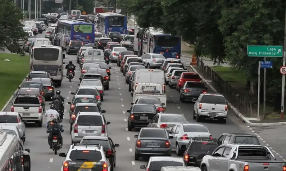 Fiscalização do licenciamento de veículos com placas finais 7 a 0 começa em Minas Gerais