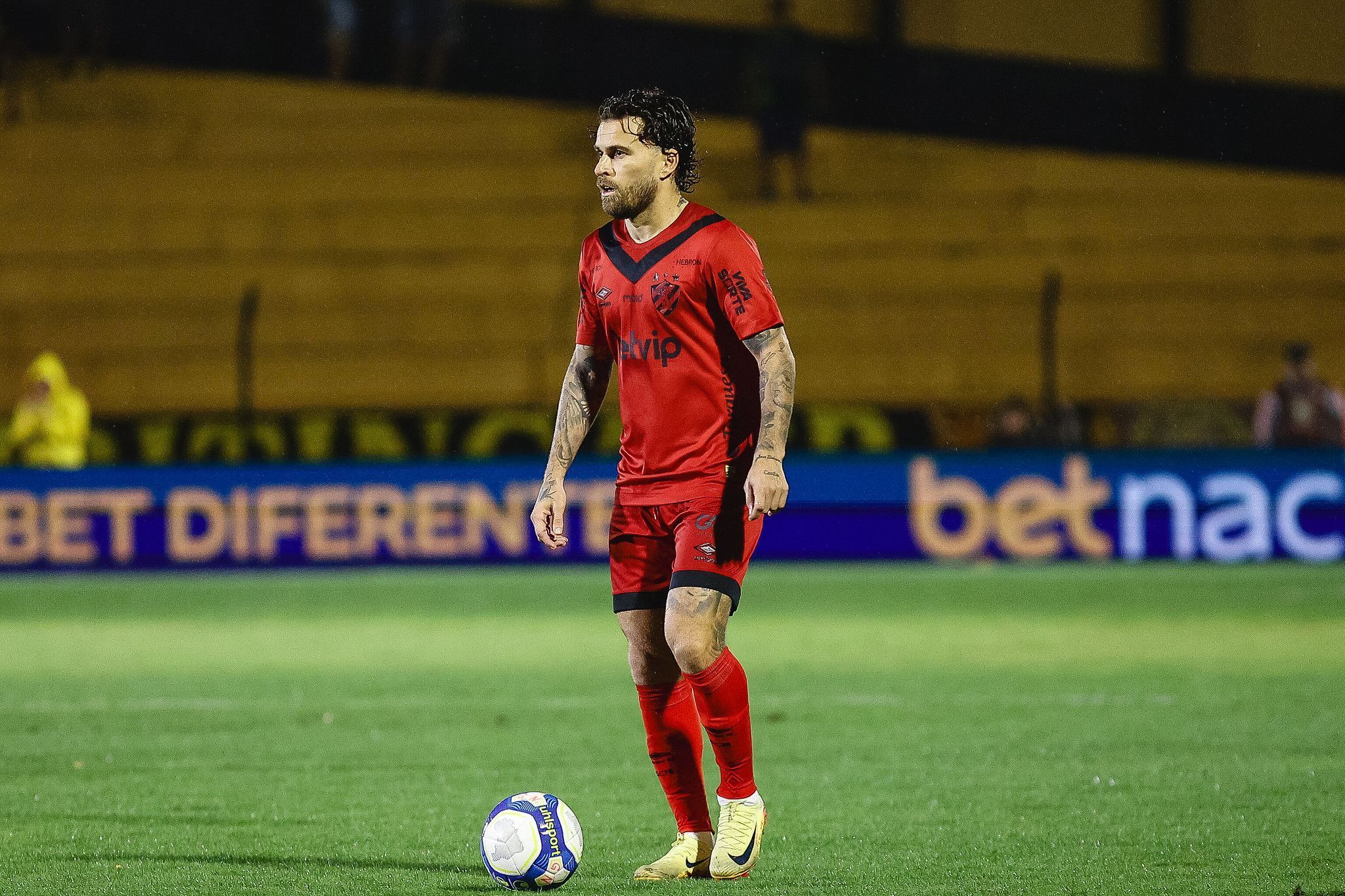Lucas Lima se reencontra no Sport e se torna maestro da campanha na Série B