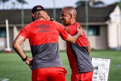 Pepa, técnico do Sport, comanda primeiro treino com elenco rubro-negro