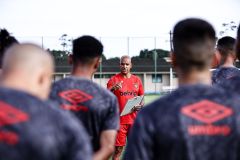 Pepa, técnico do Sport, comanda primeiro treino com elenco rubro-negro