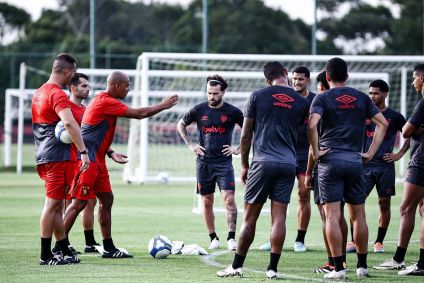 Pepa, técnico do Sport, comanda primeiro treino com elenco rubro-negro