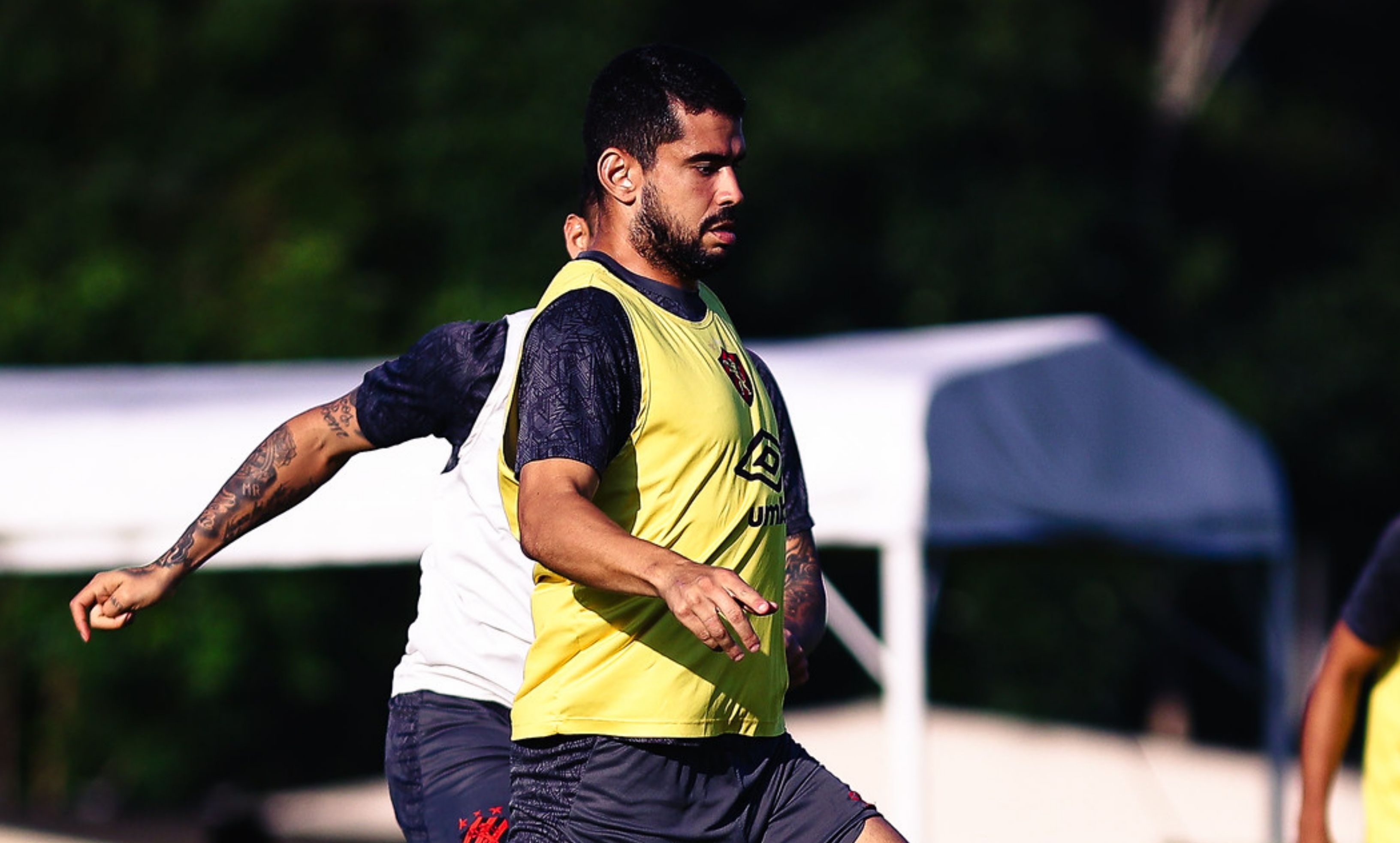 Atacante do Sport manda recado após sofrer grave lesão no joelho