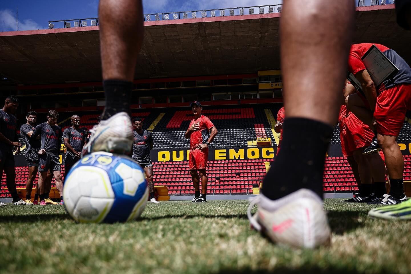 Ilha do Retiro recebe primeiro treino do Sport após reforma; veja fotos