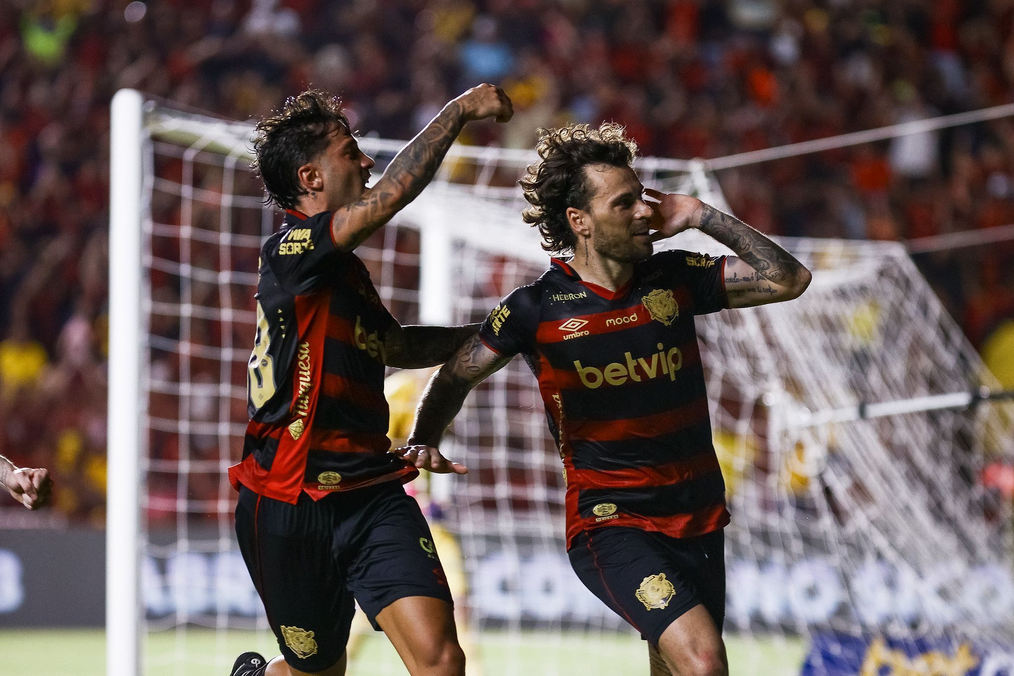Lucas Lima é cobrado por torcedor do Santos após gesto em vitória do Sport e reage