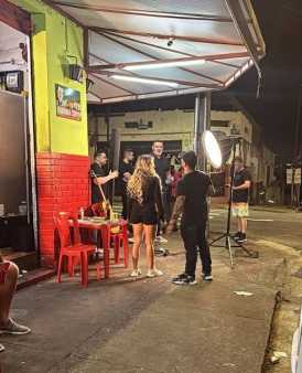 Gabi Martins em gravação de clipe no Bola Bar, em BH