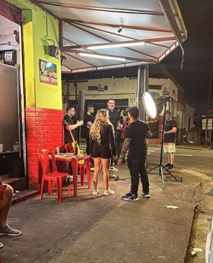 Gabi Martins em gravação de clipe no Bola Bar, em BH
