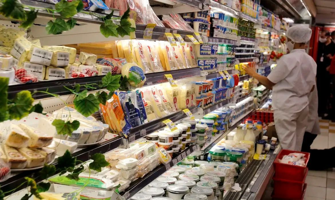 Brasileiros buscam produtos mais saudáveis e empresas adequam produção