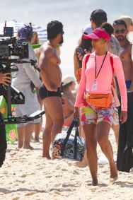 Tais Araujo, Bella Campos e Alice Wegmann gravam 'Vale Tudo' em praia do Rio