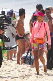 Tais Araujo, Bella Campos e Alice Wegmann gravam 'Vale Tudo' em praia do Rio