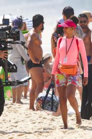 Tais Araujo, Bella Campos e Alice Wegmann gravam 'Vale Tudo' em praia do Rio
