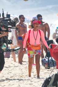 Tais Araujo, Bella Campos e Alice Wegmann gravam 'Vale Tudo' em praia do Rio