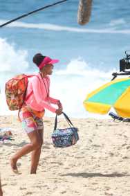 Tais Araujo, Bella Campos e Alice Wegmann gravam 'Vale Tudo' em praia do Rio