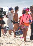 Tais Araujo, Bella Campos e Alice Wegmann gravam 'Vale Tudo' em praia do Rio