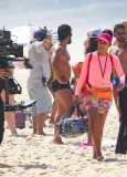 Tais Araujo, Bella Campos e Alice Wegmann gravam 'Vale Tudo' em praia do Rio