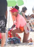Tais Araujo, Bella Campos e Alice Wegmann gravam 'Vale Tudo' em praia do Rio