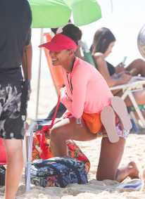 Tais Araujo, Bella Campos e Alice Wegmann gravam 'Vale Tudo' em praia do Rio