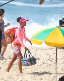 Tais Araujo, Bella Campos e Alice Wegmann gravam 'Vale Tudo' em praia do Rio