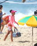 Tais Araujo, Bella Campos e Alice Wegmann gravam 'Vale Tudo' em praia do Rio