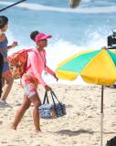 Tais Araujo, Bella Campos e Alice Wegmann gravam 'Vale Tudo' em praia do Rio