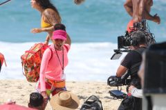 Tais Araujo, Bella Campos e Alice Wegmann gravam 'Vale Tudo' em praia do Rio