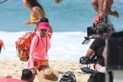 Tais Araujo, Bella Campos e Alice Wegmann gravam 'Vale Tudo' em praia do Rio