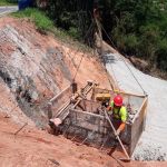 Talude na BR-459 recebe melhorias da concessionária EPR Sul de Minas