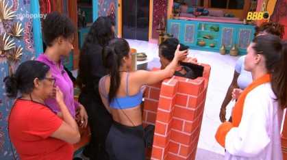Maike e Vilma cumprem castigo do Monstro