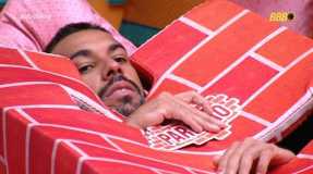 Maike e Vilma cumprem castigo do Monstro