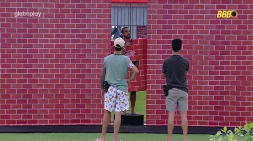 Maike e Vilma cumprem castigo do Monstro