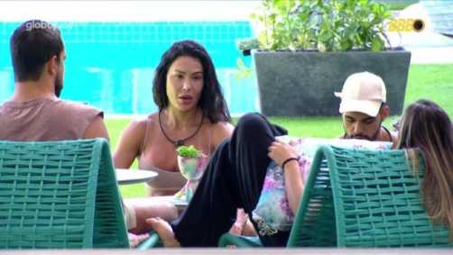 Vitória e Aline comentam aproximação de Thamiris com outro grupo