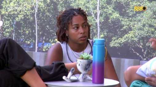 Vitória e Aline comentam aproximação de Thamiris com outro grupo