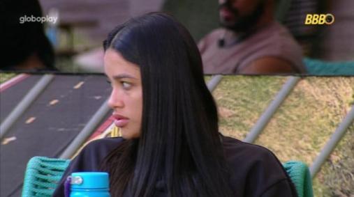 Vitória e Aline comentam aproximação de Thamiris com outro grupo