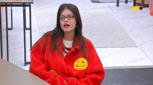Vitória e Aline comentam aproximação de Thamiris com outro grupo