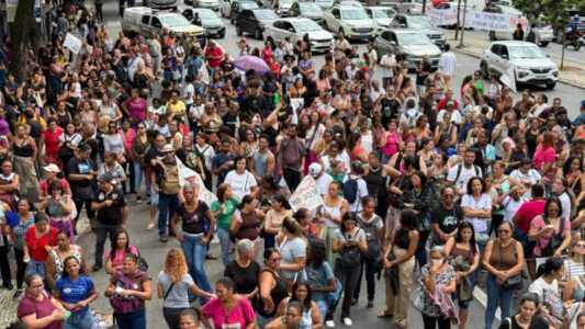 Após 17 dias de mobilização, trabalhadores terceirizados da educação encerram greve